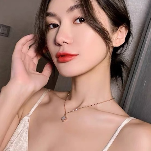 💎BOGO‼️ Clover leaf Double Side Rose Gold Necklace women jewelry - Picture 10 of 11